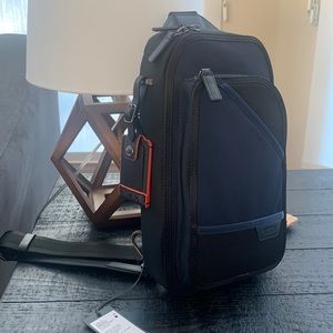 TUMI “Gregory sling” sac